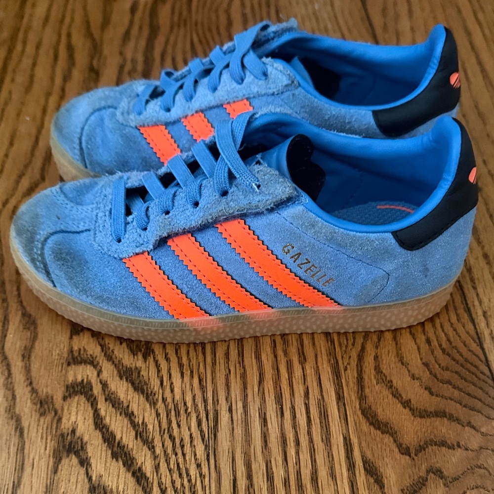 ADIDAS Gazelle Blue Suede Sneakers Orange Stripes Retro Casual Shoes Kids - Picture 5 of 8